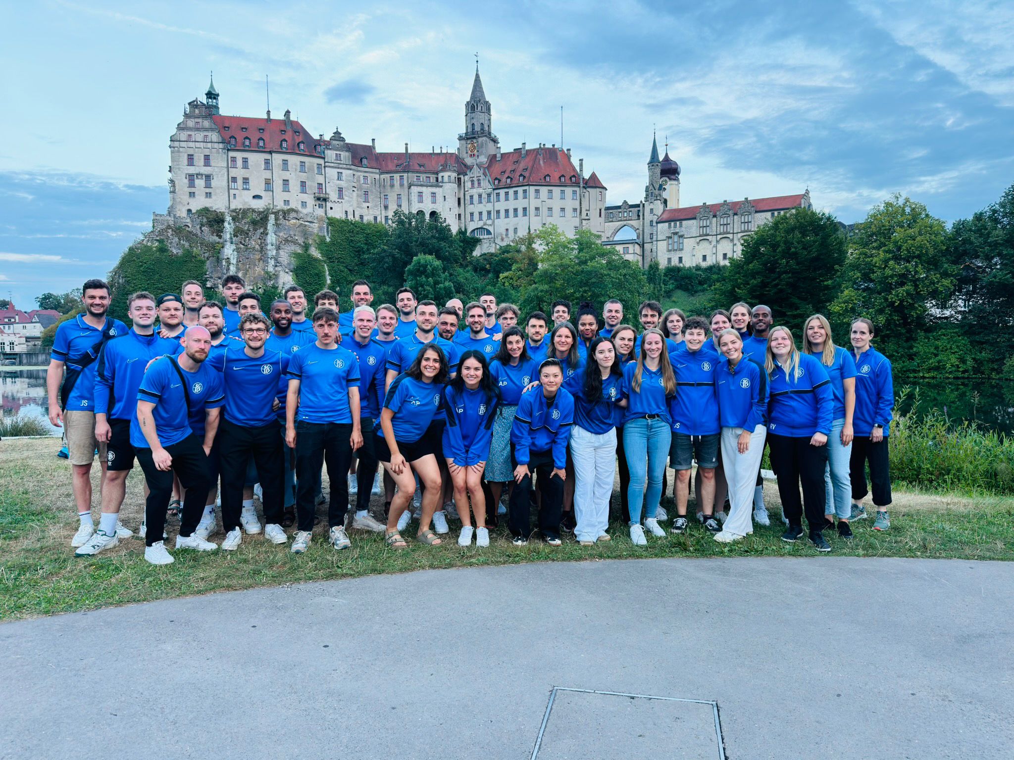 Mehr über den Artikel erfahren Harte Arbeit und Teamspirit: SG West schwitzt im Sigmaringer Trainingslager