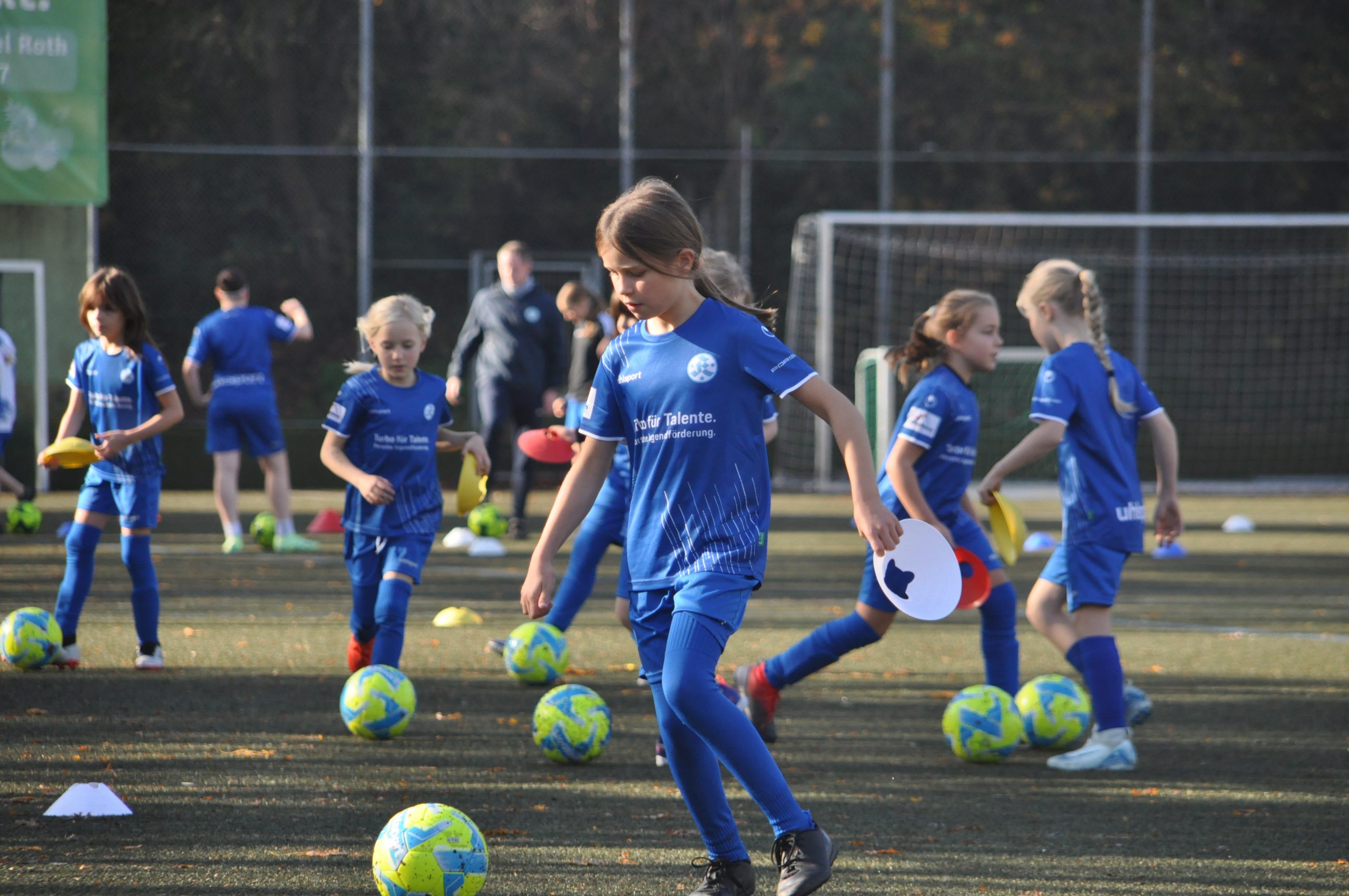 Mehr über den Artikel erfahren 1. Mädchenfußball-Feriencamp bei SG West